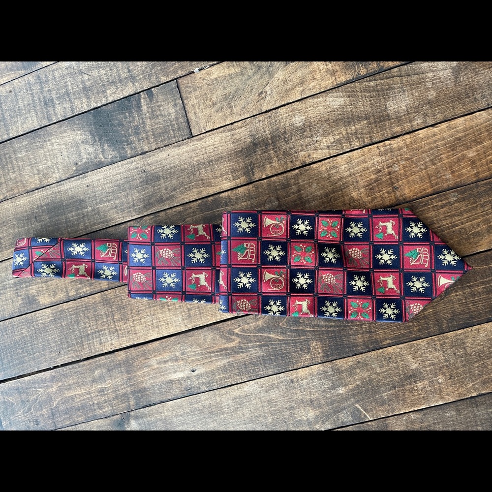 Holiday necktie